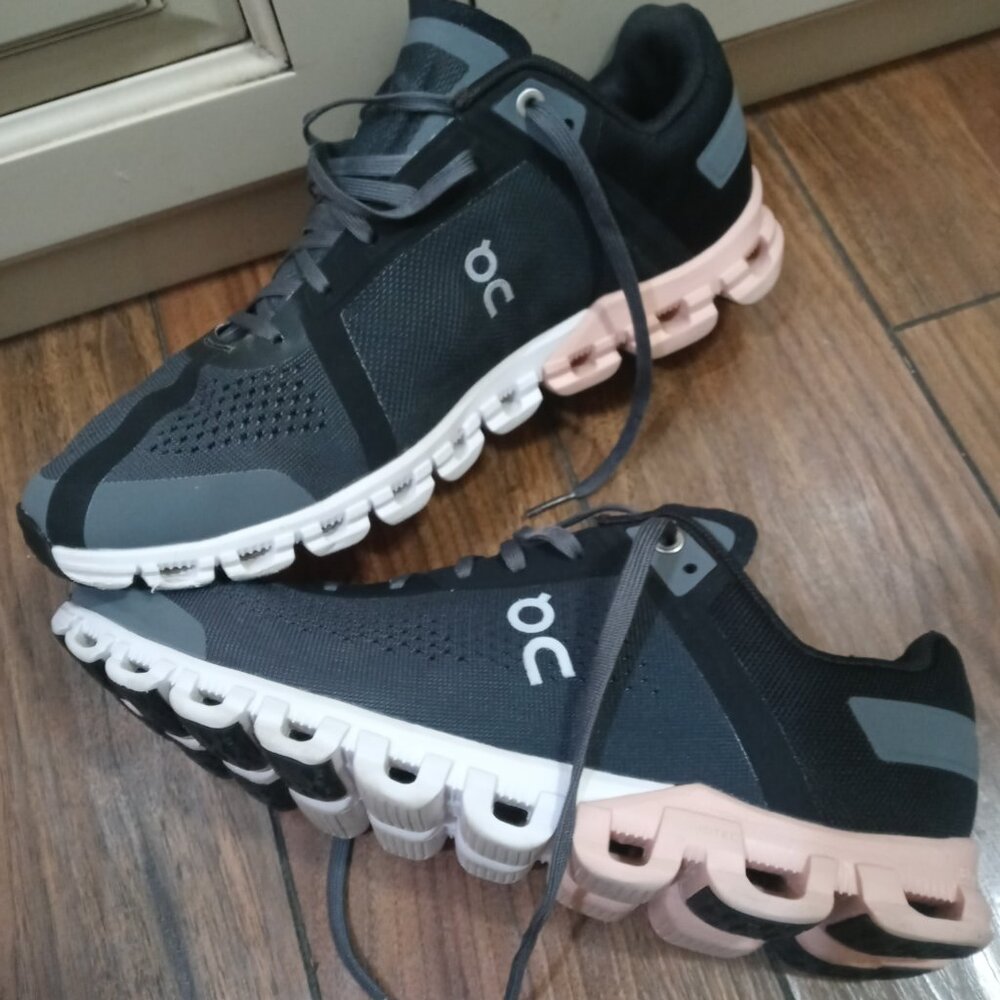On cloud, cloudflow tennis shoes